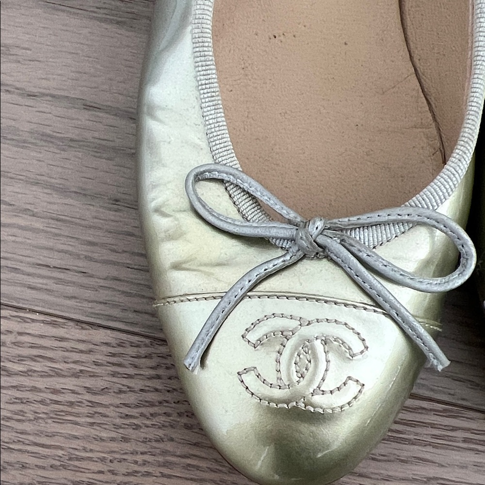 CHANEL Women's Metallic Silver Flats - Picture 5 of 10